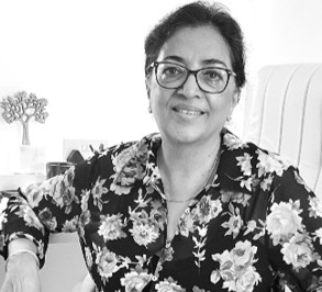 Renu Sachdeva, India (Ggn) & UAE (Dubai)